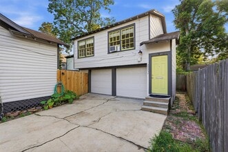 Building Photo - 2223 Singleton St