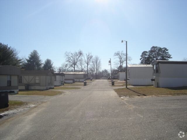 Building Photo - 10 Dixie Cir