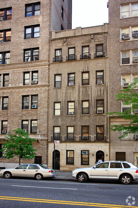 Building Photo - 147 W 86th St