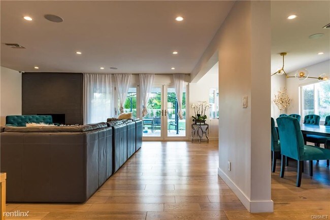 Foto del edificio - 5 br, 3 bath House - 5425 Royer Ave