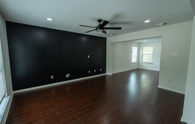 Foto del edificio - 3318 Rainshore Dr