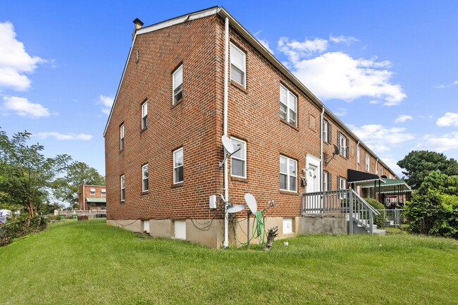 Building Photo - 5349 Nelson Ave