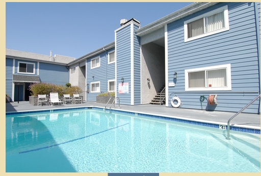 Piscina - Sherman Way Apartments