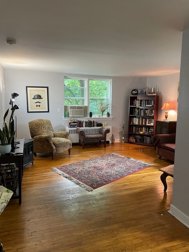 Living Room - 310 E Evergreen Ave