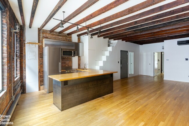 Foto del edificio - FULL FLOOR NOLITA LOFT WITH PRIVATE DECK