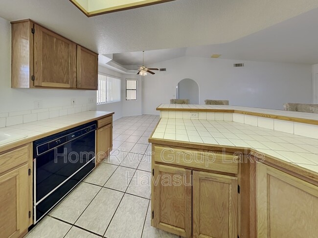 Foto del edificio - 3060 Ironwood Dr