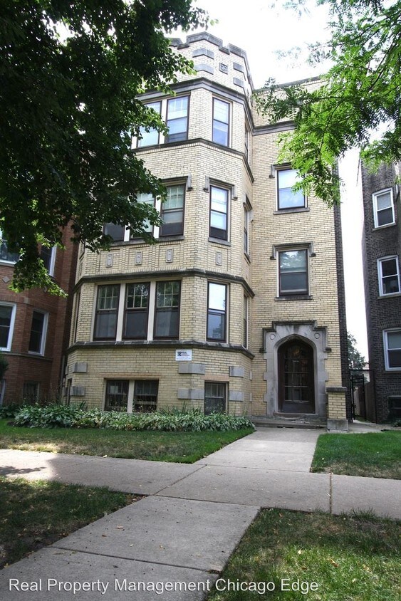 Primary Photo - 2051 W Farragut Ave
