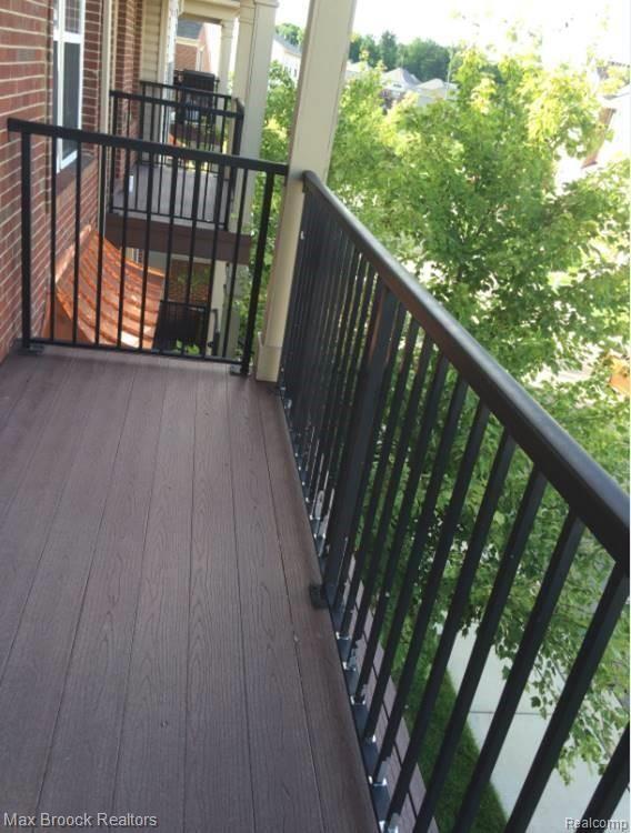 Foto del edificio - 28017 Hopkins Dr