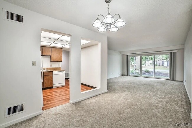 Foto del edificio - 116 Chestnut Ridge Rd