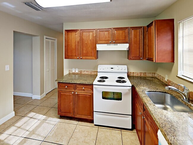 Building Photo - 590 SW 50th Terrace