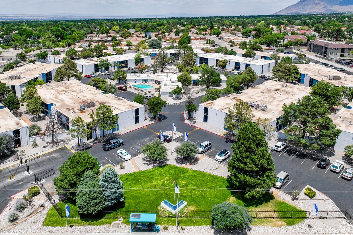Canyon Crest Apartments in Albuquerque, NM