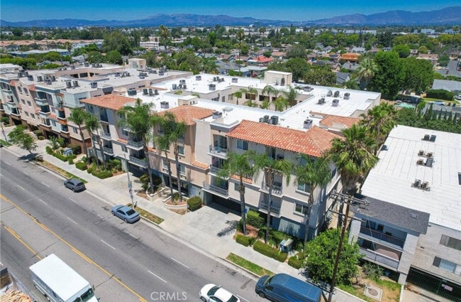 Building Photo - 13941 Sherman Way