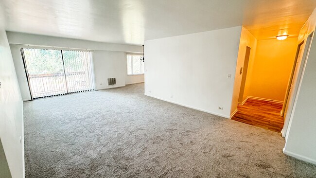 Building Photo - 1120 E Randville Dr