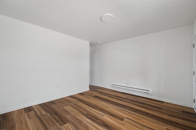 Foto del edificio - 6154 Glenmore Ave
