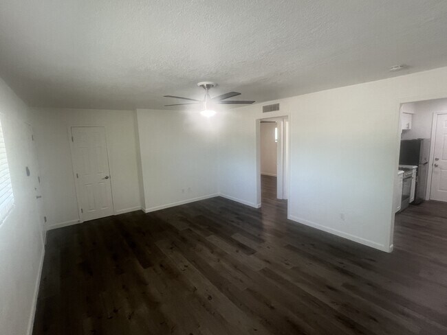 Foto del edificio - 1325 N 48th St