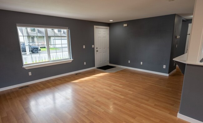 Foto del edificio - 4 Bedroom Home with Mountain Views & Fenced Yard