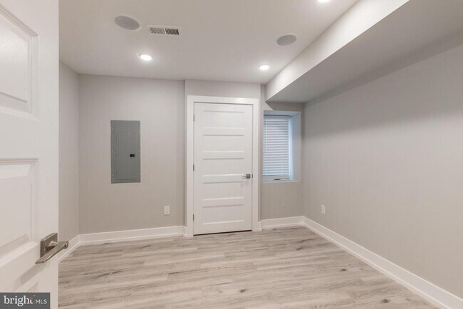 Foto del edificio - 2550 N Howard St