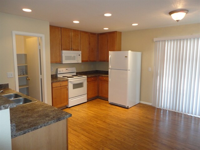 Building Photo - 9222 W Elm St