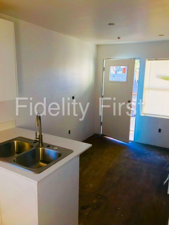 Foto del edificio - 1533 W Pierce St