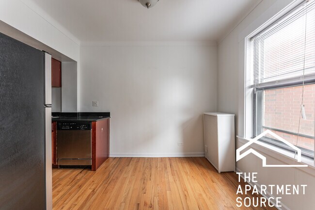 Building Photo - 4715 N Malden St