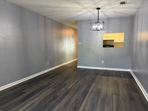 Building Photo - 902 Tomahawk Ct