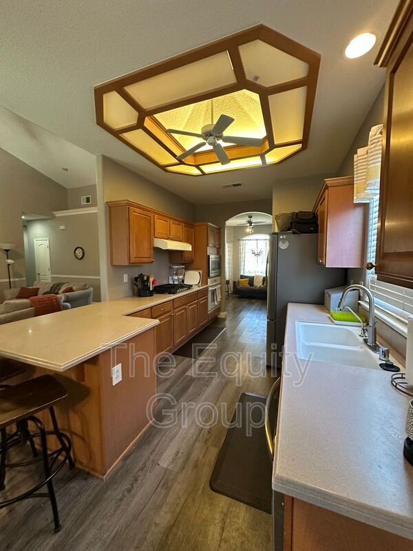Foto del edificio - 6227 W Oak Ave
