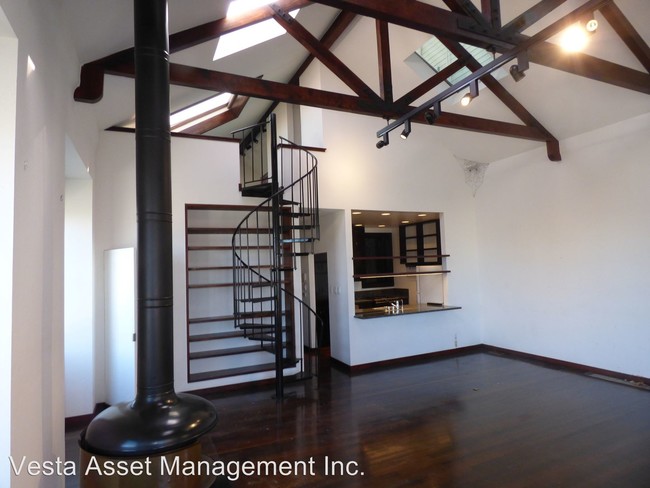 Building Photo - 600 De Haro St