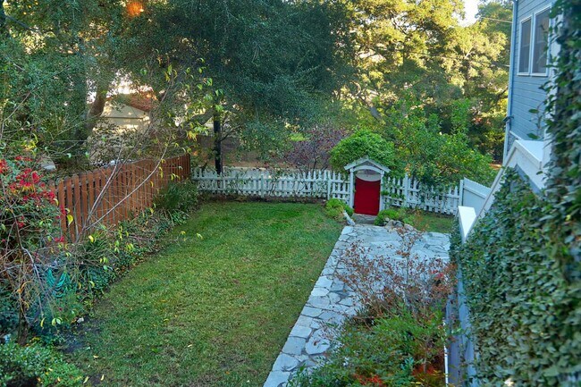 Building Photo - 2715 Hermosita Dr