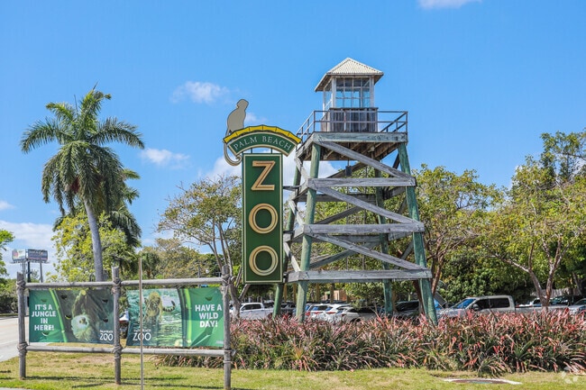 Colorful entrance to the Palm Beach Zoo & Conservation Society