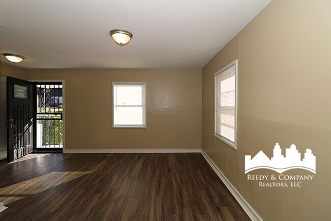 Foto del edificio - Gorgeous Two-Story White House with Bonus Room