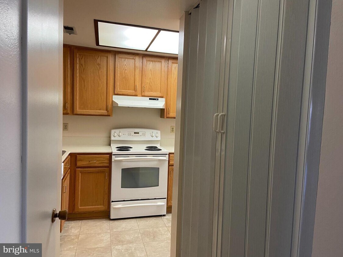 3510 Forest Edge Dr Unit 163E, Silver Spring, MD 20906 Apartment for