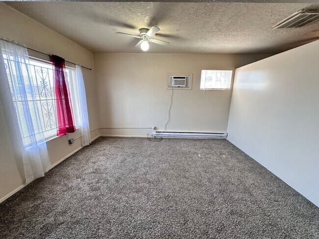 Foto del edificio - 6104 Zuni Rd SE