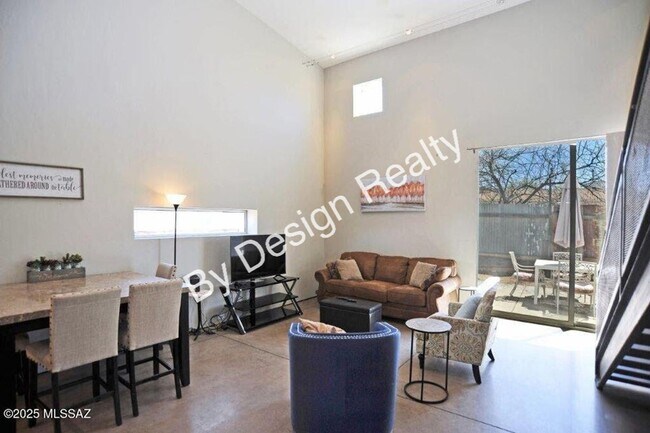 Building Photo - Modern Loft-Style Home in Barrio Metalico