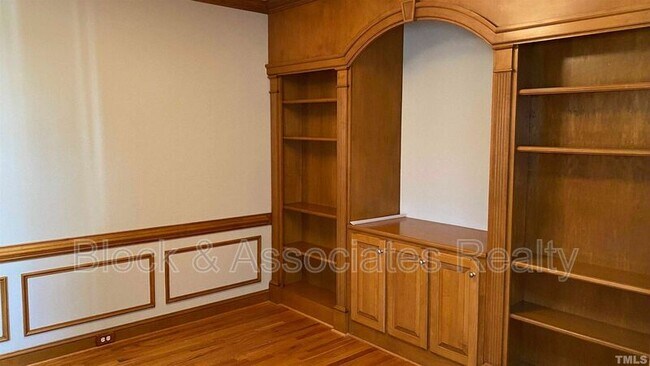 Building Photo - 1807 Castleburg Dr