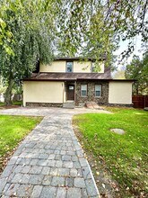 Building Photo - 283 N Middletown Rd
