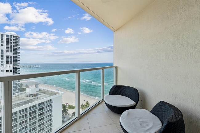 Foto del edificio - 16699 Collins Ave