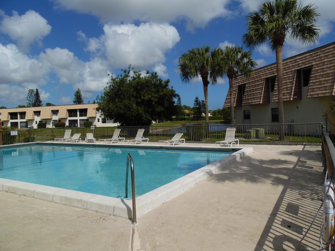 Foto principal - 4729 Oak Terrace Dr