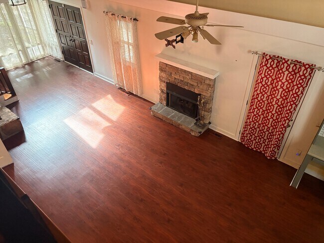 Foto del edificio - 1349 Wooded Hills Dr