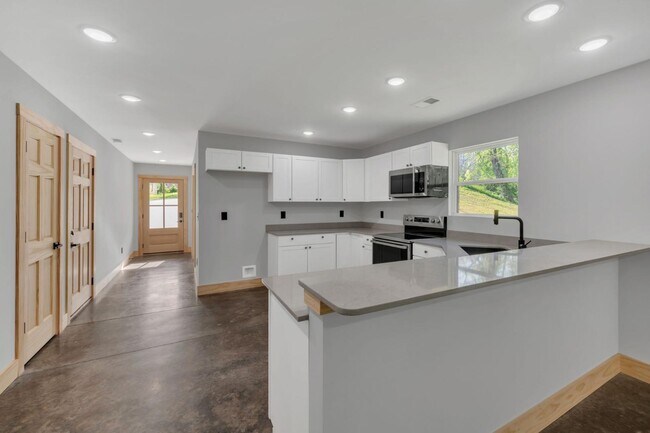 Building Photo - 110 Hooper Dr