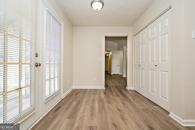 Building Photo - 25 Willow Tree Terrace