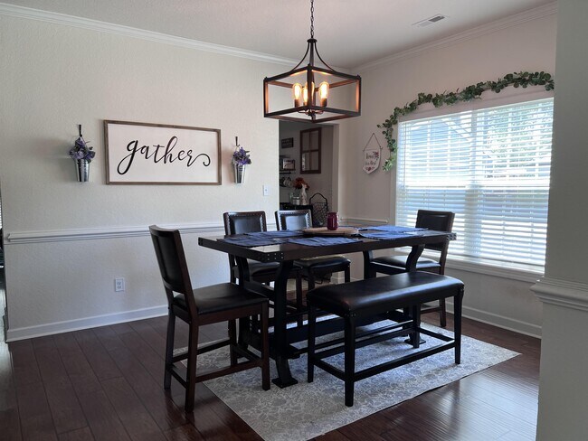 Foto del edificio - 1405 Cromwell Ave