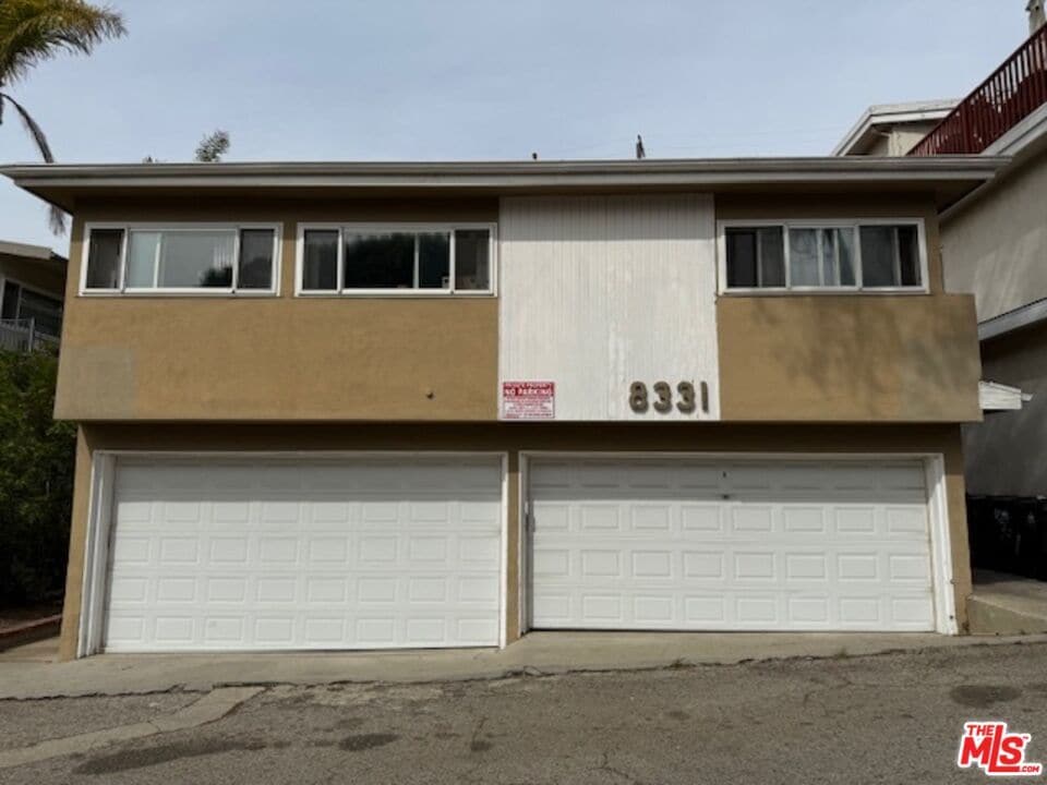 Primary Photo - 8331 W Manchester Ave