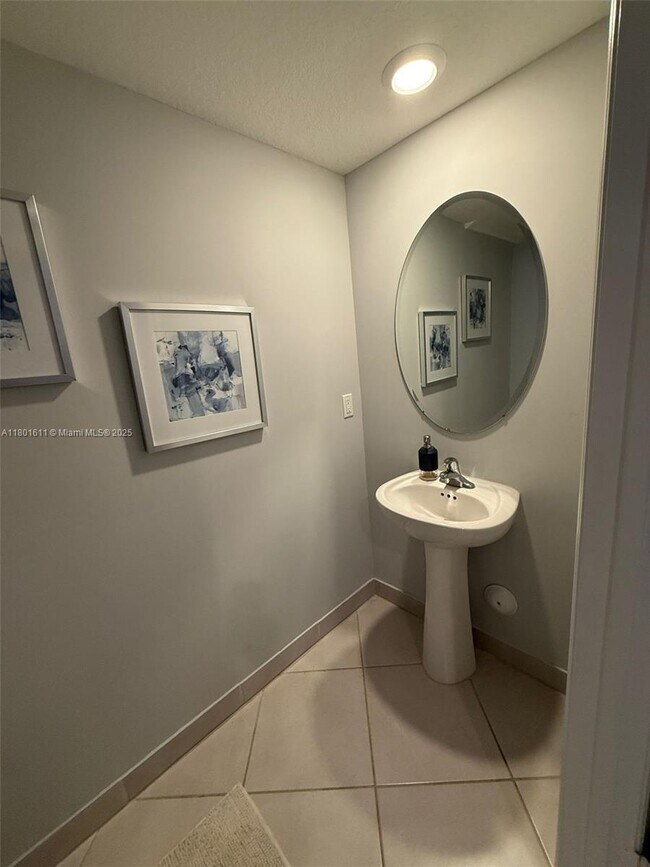 Foto del edificio - 3434 W 108th St