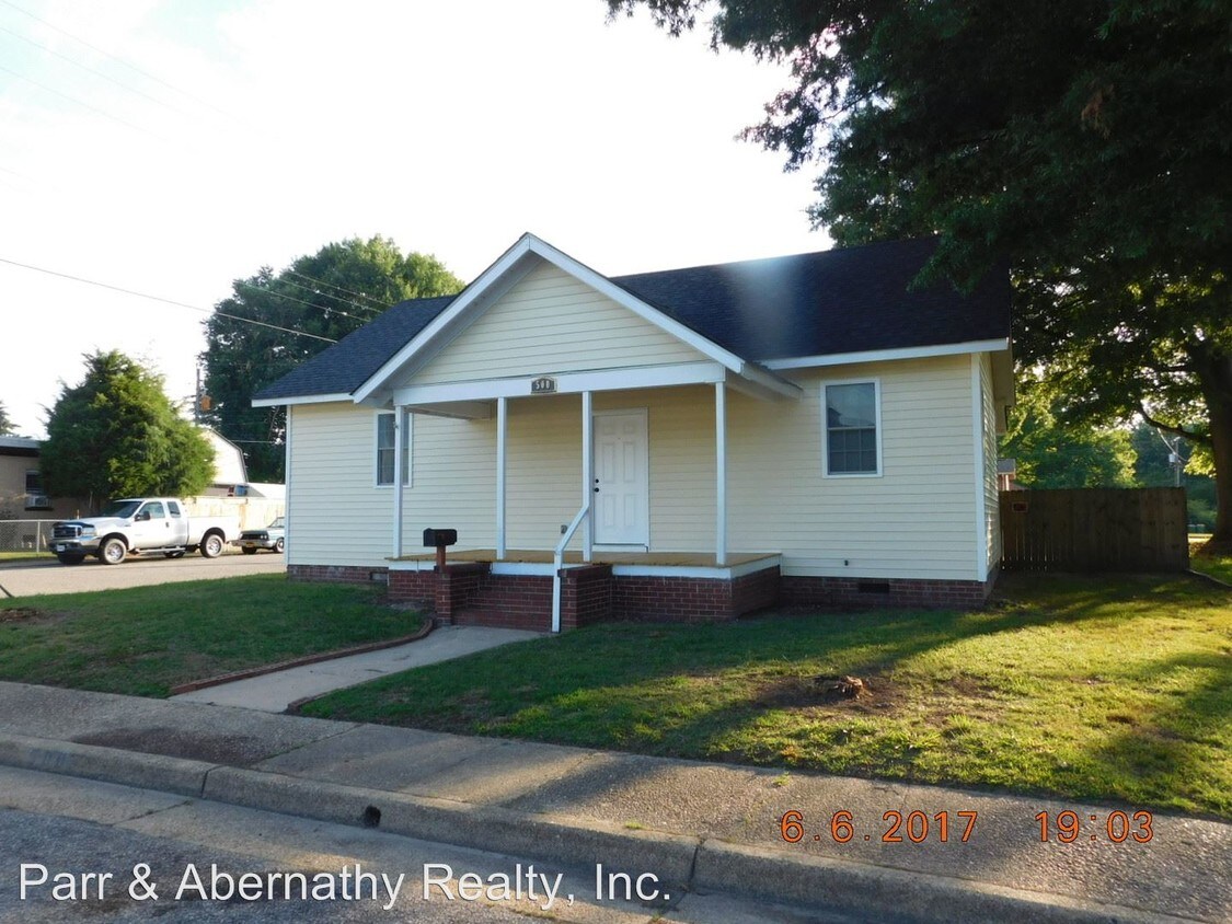 Primary Photo - 500 N 5th Ave