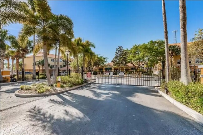 Foto del edificio - Stunning 1-Bedroom Condo in Seminole – Just 5 Minutes from the Beach!