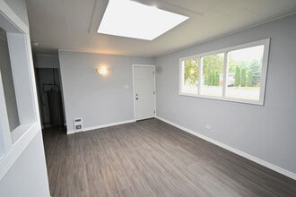 Building Photo - 1190 Cuddie Crescent