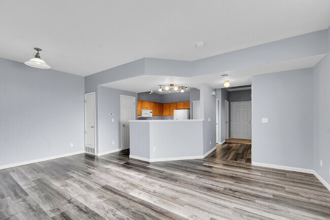 Building Photo - $1,975.00 - 2 Bedrooms, 2.5 Bathrooms, Tow...