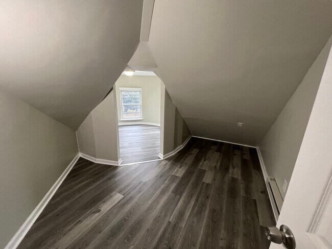 Building Photo - 544 Sanford Ave