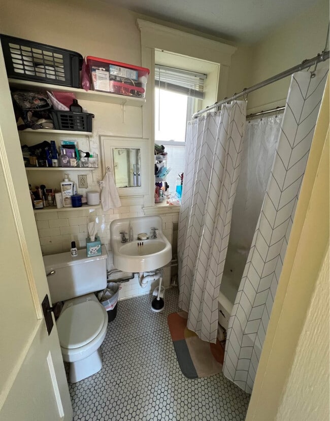 Building Photo - 41 Park Dr