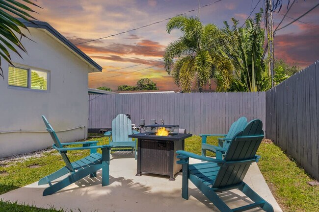 Building Photo - 6452 Custer St